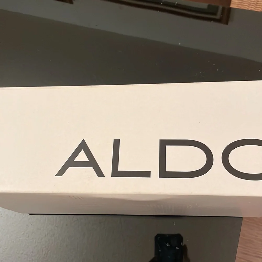 ALDO - Picture 5 of 5